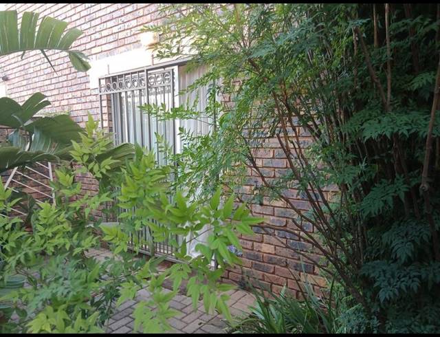 2 BEDROOM TOWNHOUSE FOR SALE IN HENNOPSPARK